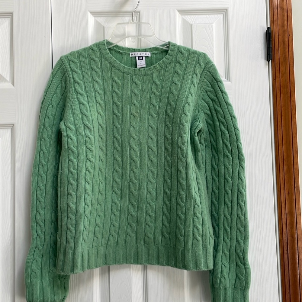 GAP ladies crew neck cable knit sweater, 98% lamb’s wool, light green, size L